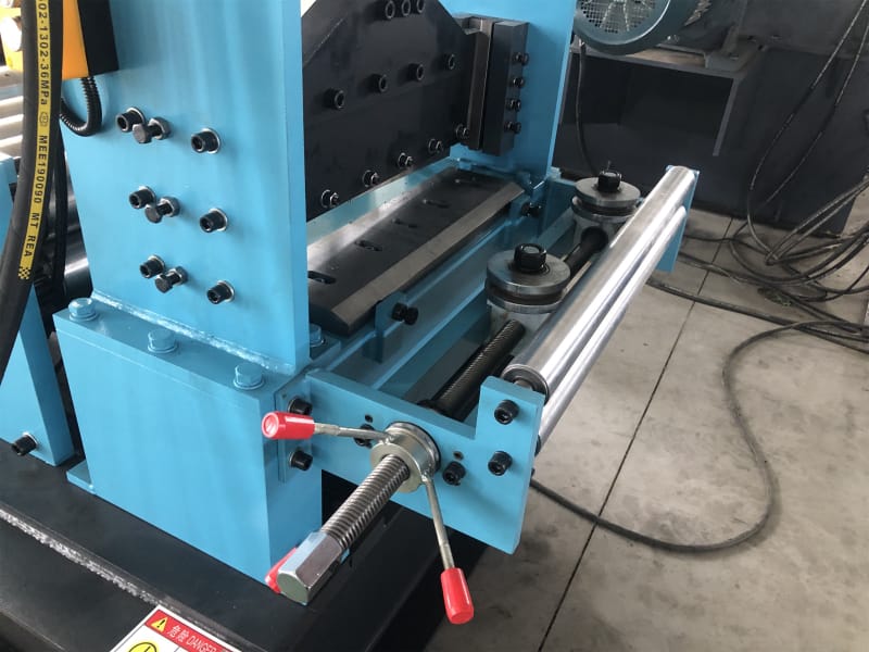 CZ型鋼成型機設(shè)備生產(chǎn)線 CZ型鋼成型機設(shè)備生產(chǎn)線