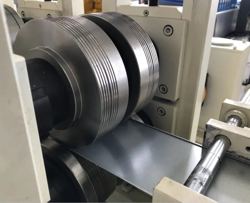 高速全自動(dòng)隔墻龍骨設(shè)備生產(chǎn)線 高速全自動(dòng)隔墻龍骨設(shè)備生產(chǎn)線