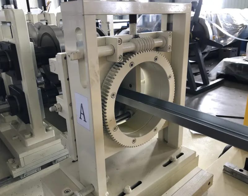 高速全自動(dòng)隔墻龍骨設(shè)備生產(chǎn)線 高速全自動(dòng)隔墻龍骨設(shè)備生產(chǎn)線