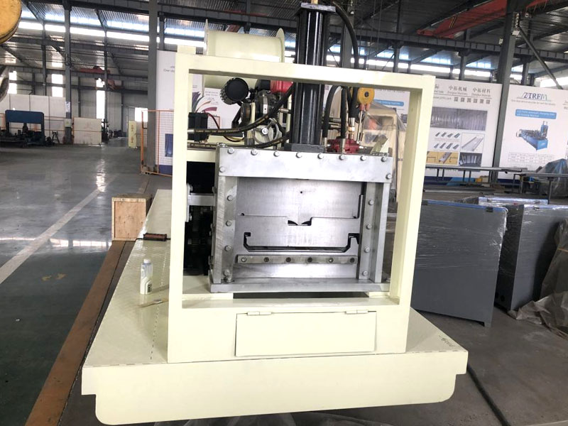 車載式立縫KR-18移動(dòng)式全液壓閉口式屋面板成型機(jī)組 車載式立縫KR-18移動(dòng)式全液壓閉口式屋面板成型機(jī)組