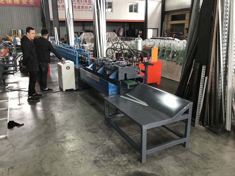 中拓全自動(dòng)吊頂T型龍骨設(shè)備 中拓全自動(dòng)吊頂T型龍骨設(shè)備