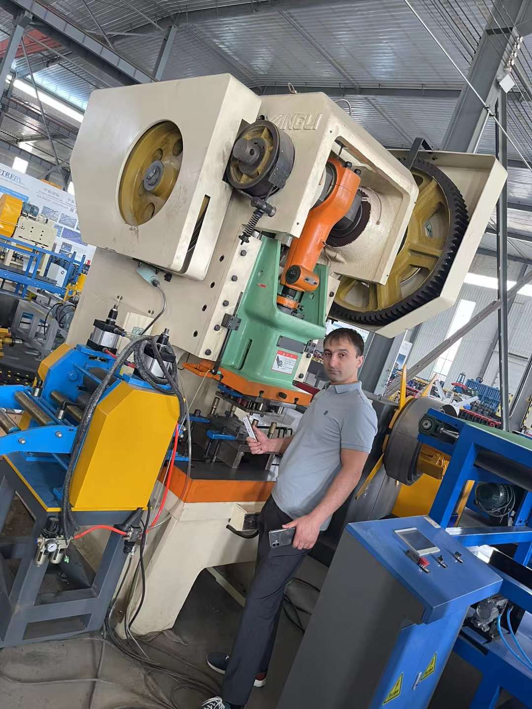 熱烈歡迎哈薩克斯坦國外客戶來訪中拓冷彎，共創(chuàng)輝煌新篇章