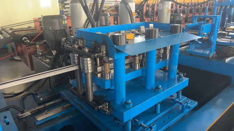 俄羅斯客戶親臨體驗光伏支架設(shè)備試機與驗貨過程 俄羅斯客戶親臨體驗光伏支架設(shè)備試機與驗貨過程