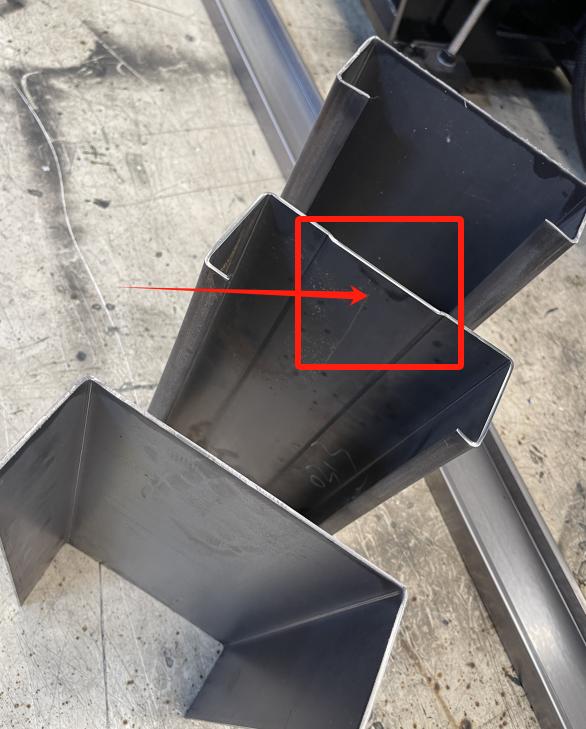 巴西客戶全自動(dòng)PLC觸摸屏尺寸可調(diào)節(jié)CZ型鋼設(shè)備 巴西客戶全自動(dòng)PLC觸摸屏尺寸可調(diào)節(jié)CZ型鋼設(shè)備