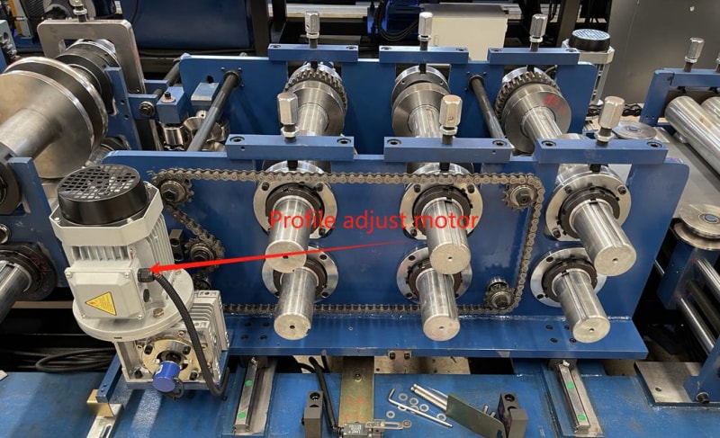 巴西客戶全自動(dòng)PLC觸摸屏尺寸可調(diào)節(jié)CZ型鋼設(shè)備 巴西客戶全自動(dòng)PLC觸摸屏尺寸可調(diào)節(jié)CZ型鋼設(shè)備