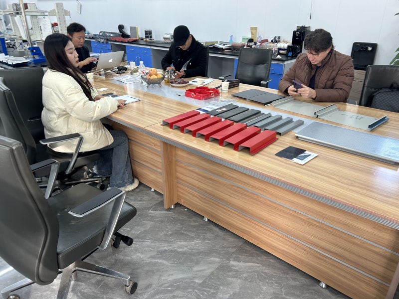 俄羅斯客戶實(shí)地考察工廠三臺(tái)設(shè)備成功簽約合作未來長(zhǎng)期合作可期