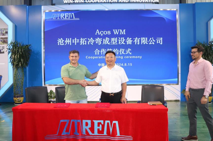 品質(zhì)鑄就信任：巴西客戶批量采購PU復(fù)合板、琉璃瓦及TR35單板成型機(jī)