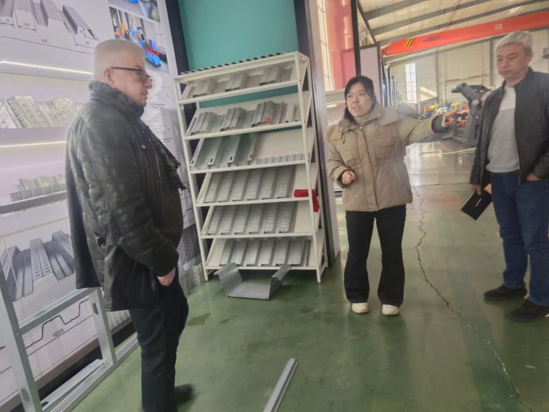 出口沙特地區(qū)的型鋼機設備，中拓冷彎工程師展實力以專業(yè)攻克小邊與腰高難題