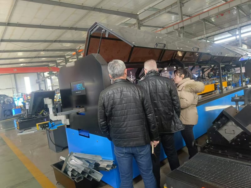 出口沙特地區(qū)的型鋼機設(shè)備，中拓冷彎工程師展實力以專業(yè)攻克小邊與腰高難題