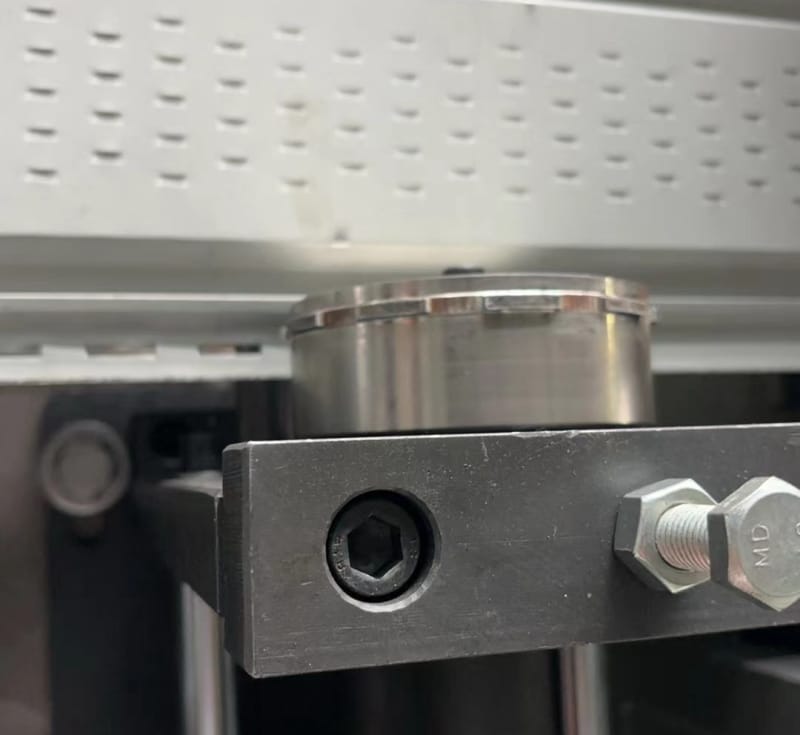 美國扣板滾壓成型機在建筑行業(yè)的應用與價值 美國扣板滾壓成型機在建筑行業(yè)的應用與價值